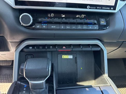 Used 2023 Toyota Tundra Platinum AWD/4WD image 15
