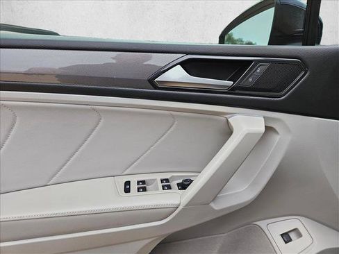 Used 2024 Volkswagen Tiguan SE image 27