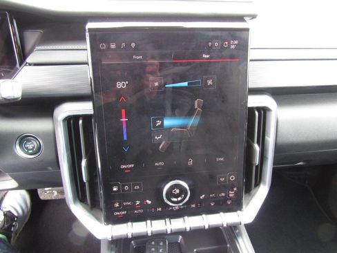 Used 2025 GMC Acadia Elevation image 17