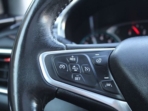 Used 2018 Chevrolet Equinox Premier image 32