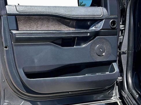 Used 2019 Ford Expedition Limited w/ Equipment Group 301A RWD image 22