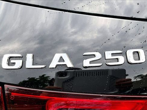 Certified 2023 Mercedes-Benz GLA 250 4MATIC image 33