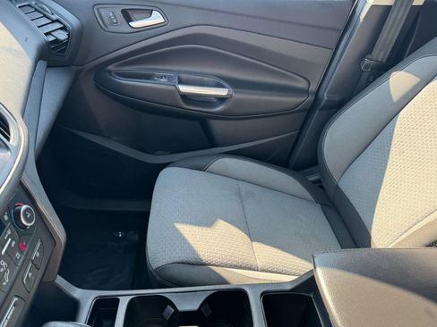 Used 2019 Ford Escape SE image 13