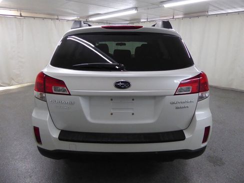 Used 2010 Subaru Outback 3.6R Premium image 6