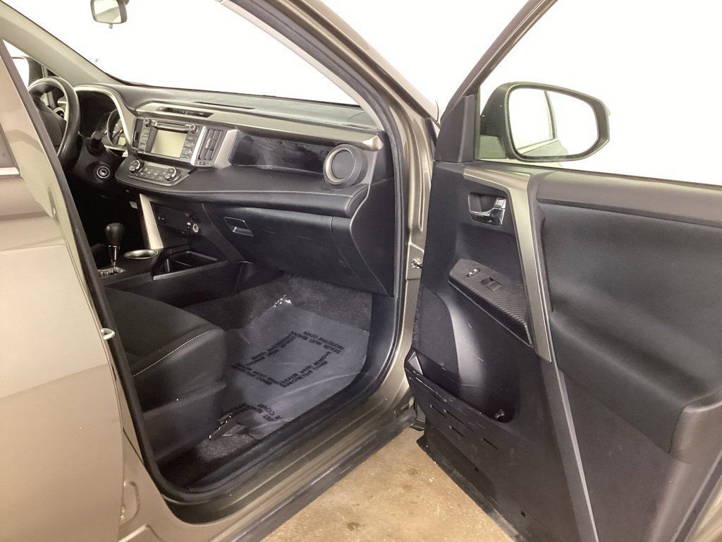 Used 2014 Toyota RAV4 XLE AWD/4WD image 22
