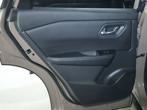 Used 2025 Nissan Rogue SV AWD/4WD image 13