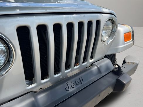 Used 2004 Jeep Wrangler X AWD/4WD image 11