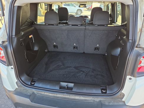 Used 2023 Jeep Renegade Latitude image 8