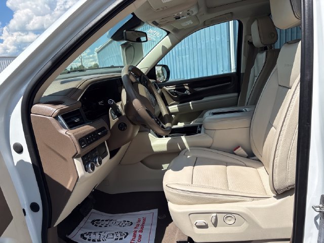 Used 2022 GMC Yukon XL Denali AWD/4WD image 8