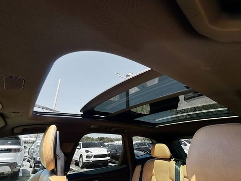 Used 2018 Volvo XC60 T6 Momentum w/ Vision Package image 23