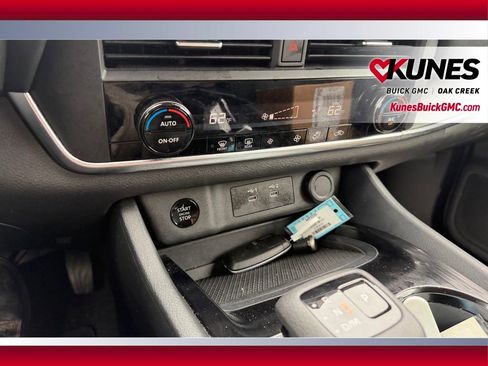 Used 2025 Nissan Rogue SV AWD/4WD image 17