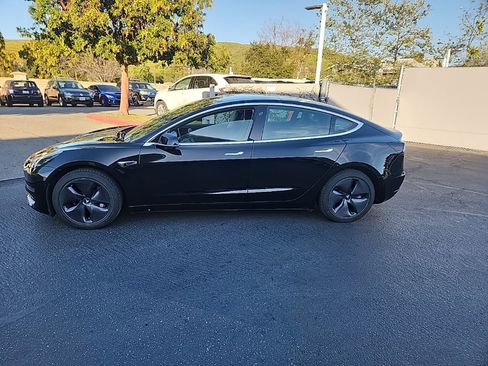 Used 2020 Tesla Model 3 Standard Range Plus image 2