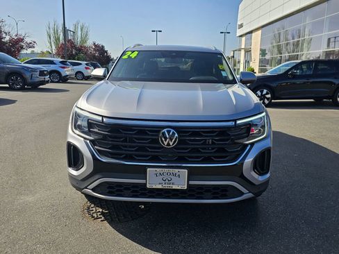 Used 2024 Volkswagen Atlas Cross Sport SE AWD/4WD image 2