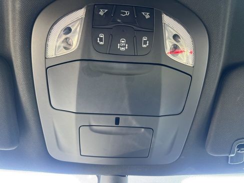 Used 2025 Chrysler Pacifica Select FWD image 48