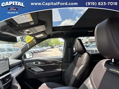 Used 2025 Ford Explorer Platinum RWD image 22