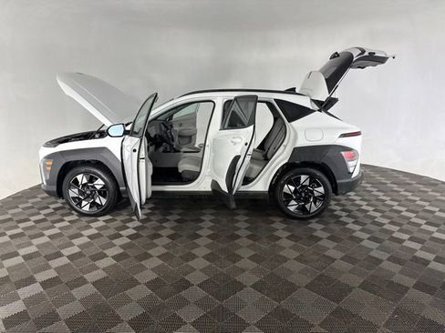 Used 2025 Hyundai Kona SEL FWD image 11