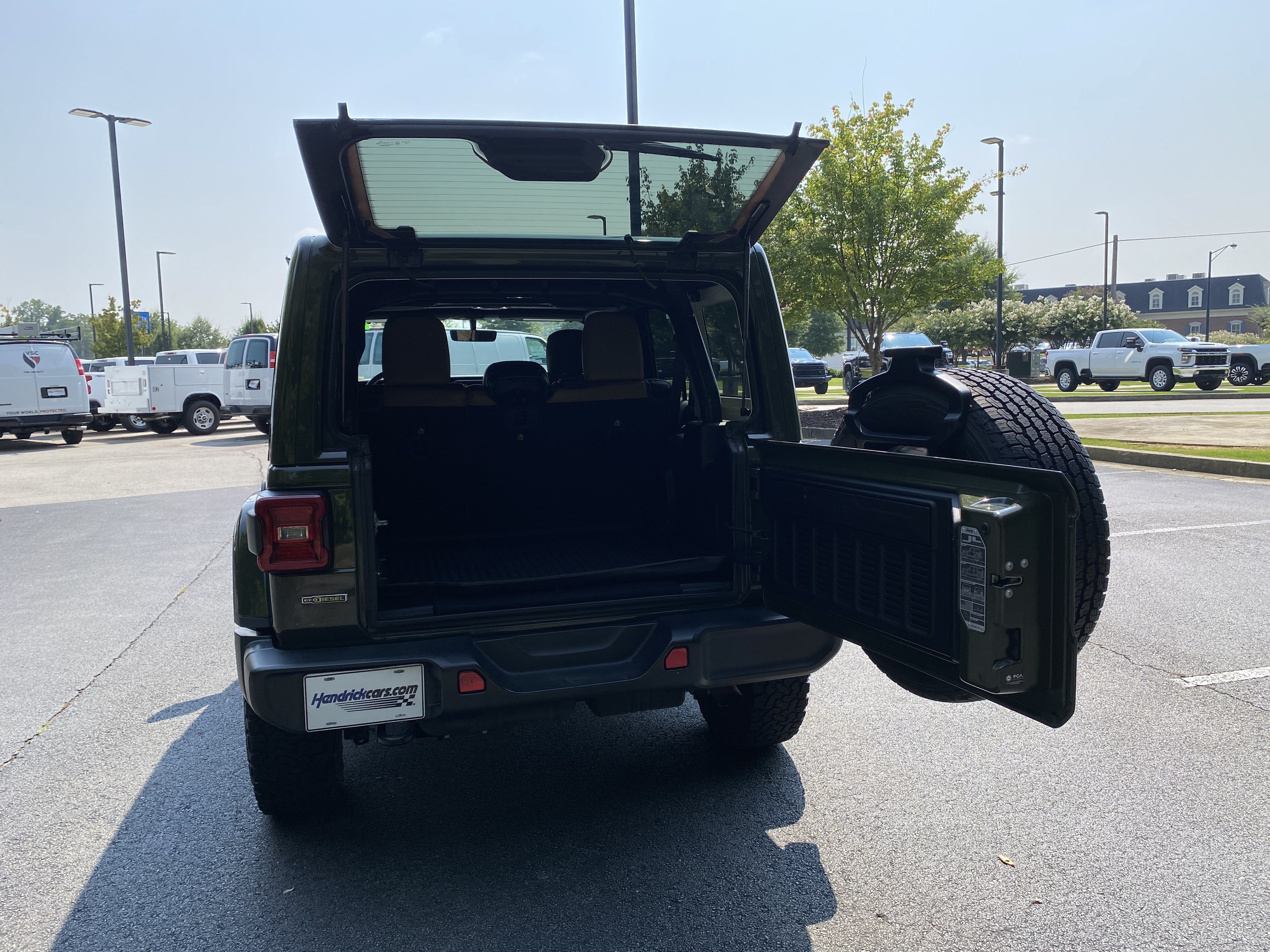 Used 2021 Jeep Wrangler Unlimited Sahara AWD/4WD image 11
