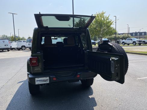 Used 2021 Jeep Wrangler Unlimited Sahara AWD/4WD image 11
