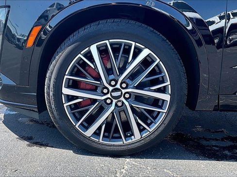 Certified 2024 Cadillac XT6 Sport w/ Technology Package AWD/4WD image 9