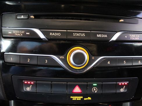 Used 2017 INFINITI QX30 Premium FWD image 21