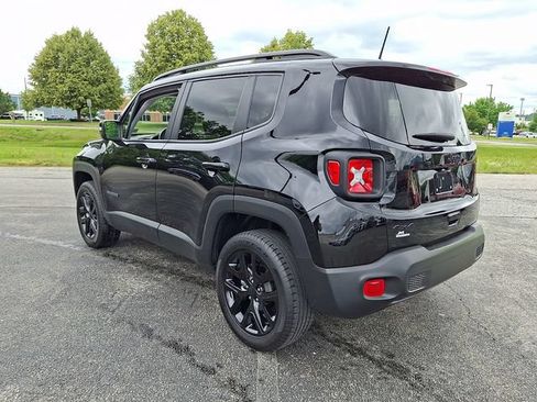 Used 2023 Jeep Renegade Altitude w/ Sun/Sound Group AWD/4WD image 7