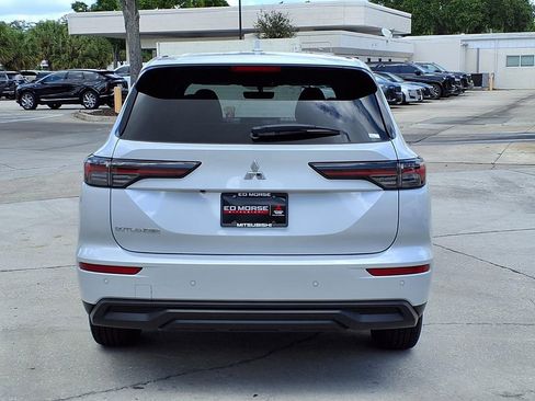 Used 2026 Mitsubishi Outlander ES FWD image 4