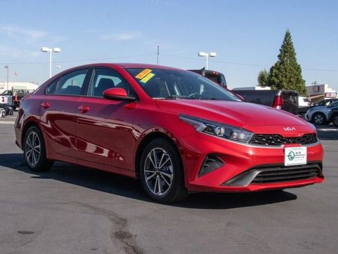 Used 2023 Kia Forte LXS image 1