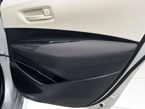 Used 2025 Toyota Corolla LE FWD image 40