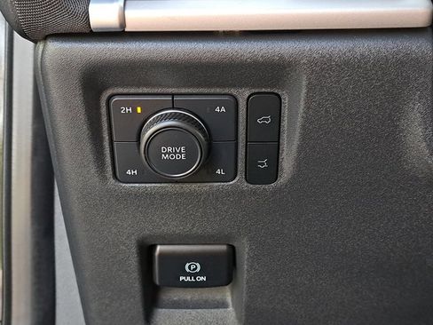 Certified 2025 Ford Expedition Active image 24