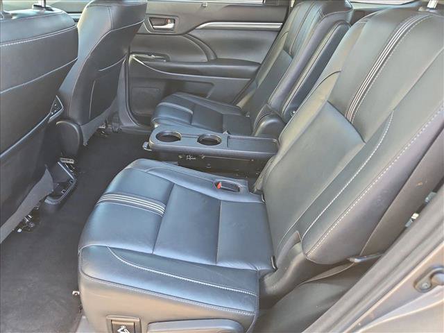Used 2018 Toyota Highlander SE AWD/4WD image 18