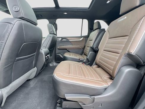 New 2026 GMC Acadia Denali Ultimate AWD/4WD image 17