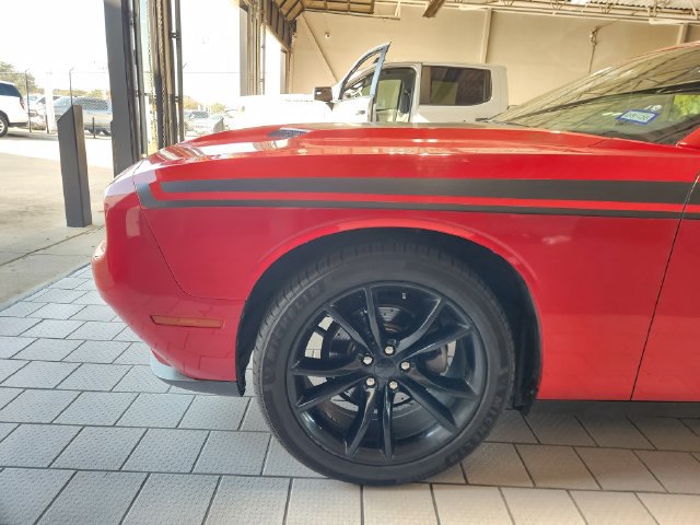 Used 2019 Dodge Challenger SXT RWD image 5
