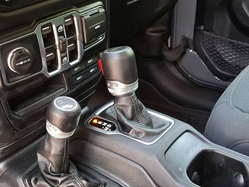 Used 2021 Jeep Gladiator Sport AWD/4WD image 15