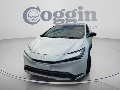 Used 2025 Toyota Prius Limited w/ Limited Premium Package FWD image 2