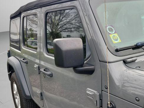 Used 2018 Jeep Wrangler Unlimited Sport S image 25