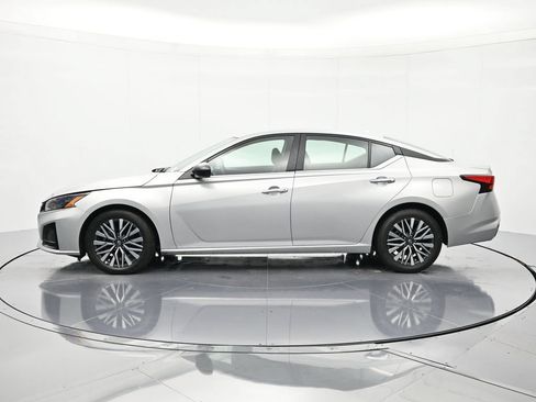 Certified 2025 Nissan Altima 2.5 SV FWD image 8
