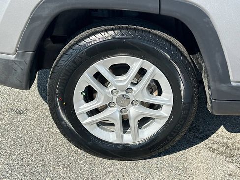 Used 2018 Jeep Compass Sport FWD image 17