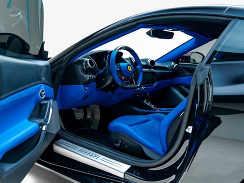 Used 2019 Ferrari Portofino RWD image 3