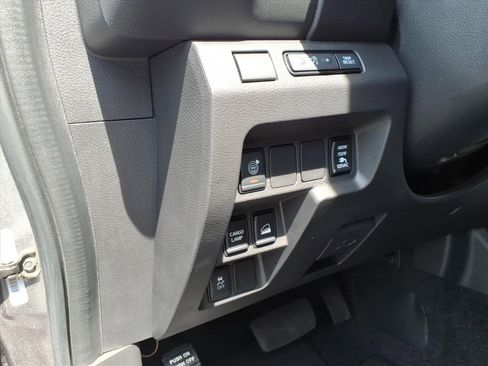 Used 2024 Nissan Frontier SL w/ Technology Package image 7