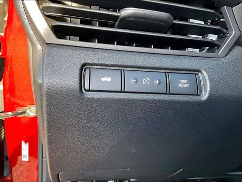 Used 2025 Nissan Altima 2.5 SV FWD image 30