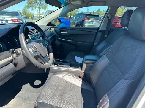 Used 2017 Toyota Camry SE image 11
