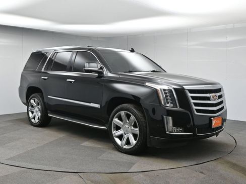 Used 2019 Cadillac Escalade Luxury image 7