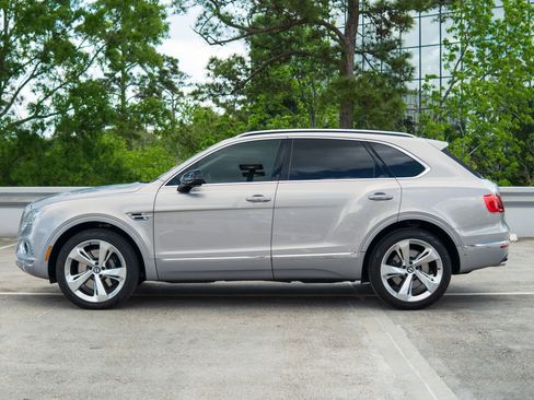 Used 2017 Bentley Bentayga AWD/4WD image 35