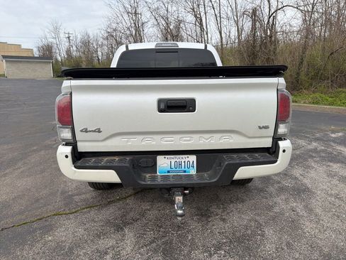 Used 2022 Toyota Tacoma Limited image 6
