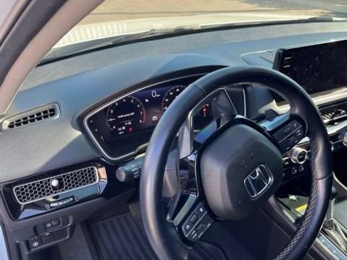 Used 2022 Honda Civic Touring image 6
