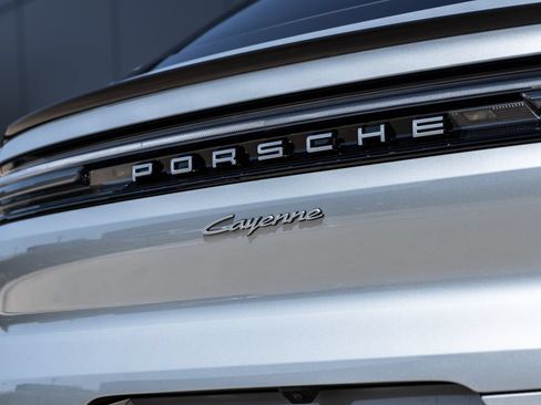 Certified 2026 Porsche Cayenne E-Hybrid Coupe AWD/4WD image 15