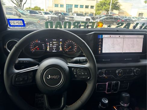 Used 2025 Jeep Gladiator Sport AWD/4WD image 8