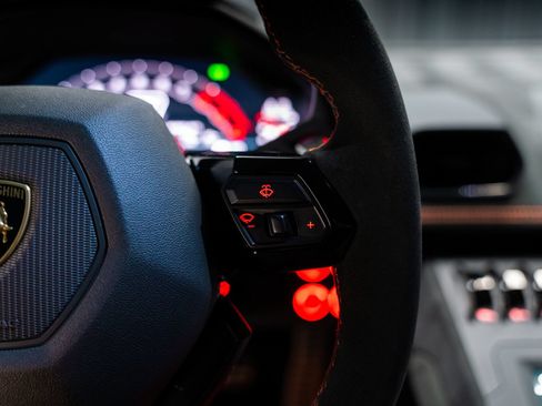 Used 2021 Lamborghini Huracan STO RWD image 58