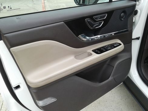 Used 2020 Lincoln Corsair Reserve image 16