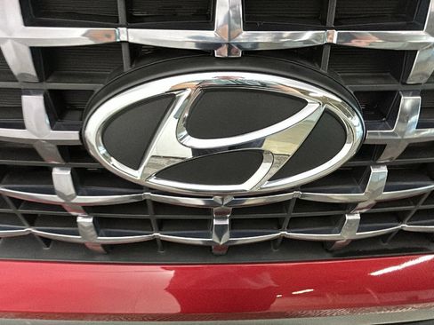 Certified 2023 Hyundai Venue Limited w/ Cargo Package FWD image 9